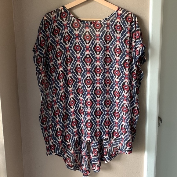Printed High Low Cap Sleeve Poncho Style Top - Picture 2 of 7